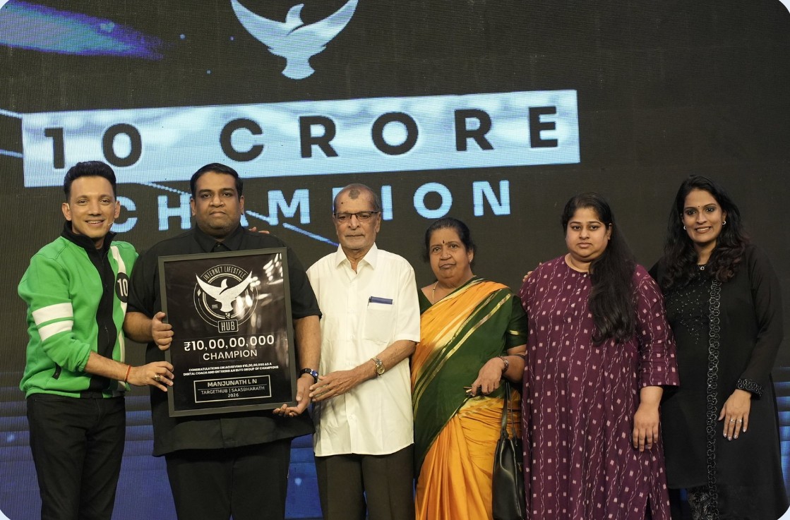 Manjunath receiving the 10 Crore Champion award